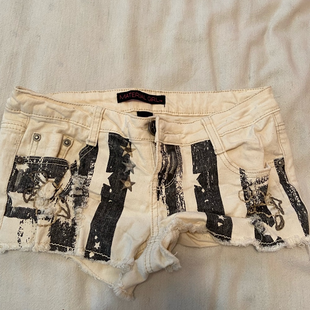 WHITE DENIM SHORTS